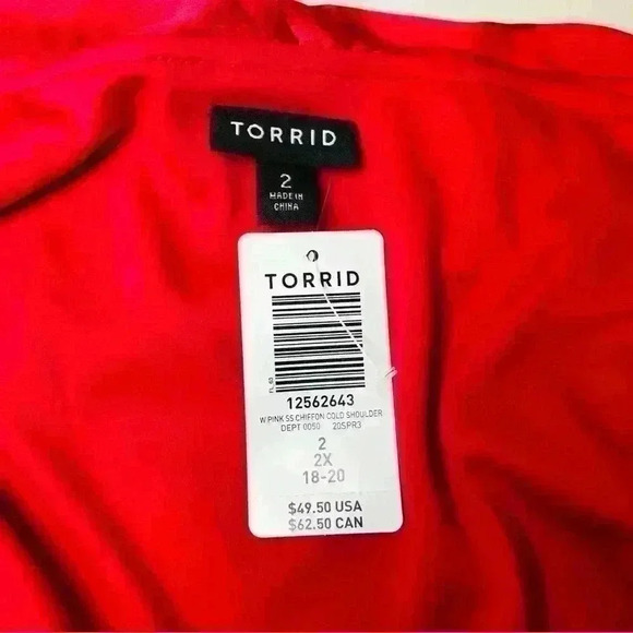 Torrid Cold Shoulder Fuchsia Colored Flutter Sleeve Textured Blouse Size 2 NWT - Picture 8 of 11
